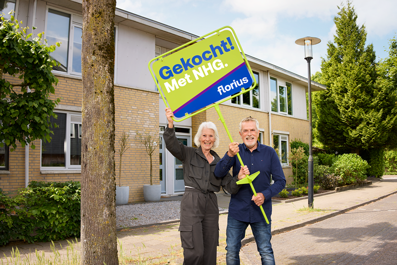 Senioren met bord; Gekocht met NHG en Florius